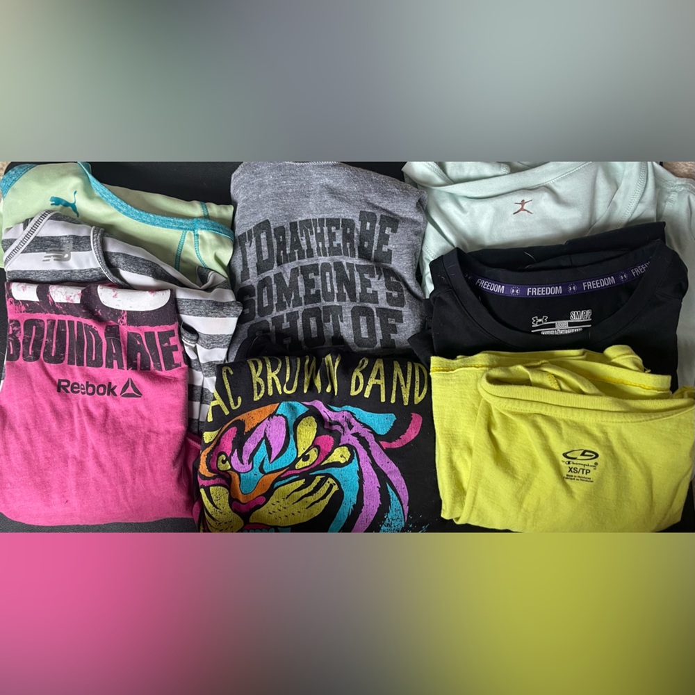 BUNDLE WOMEN’S WORKOUT TOPS (8)